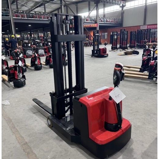 Stoccatore elettrico controbilanciato (con operatore a terra) E1016J – E1035J | 1.0 t – vista 2