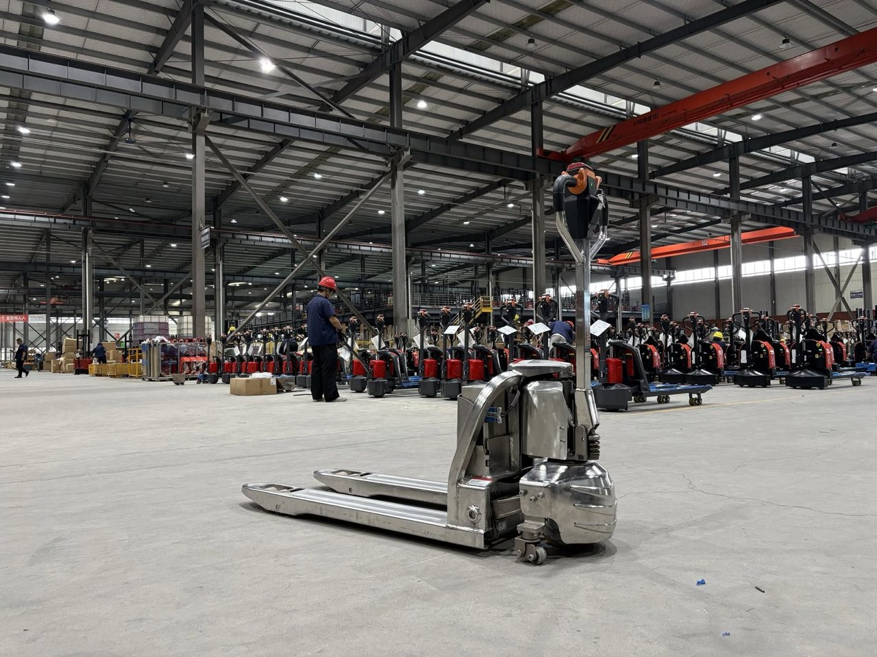 Transpalette inox SL15/20L3E-S dans l'usine Accelift